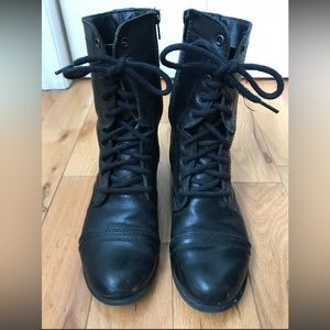 STEVE MADDEN Black Leather Boots